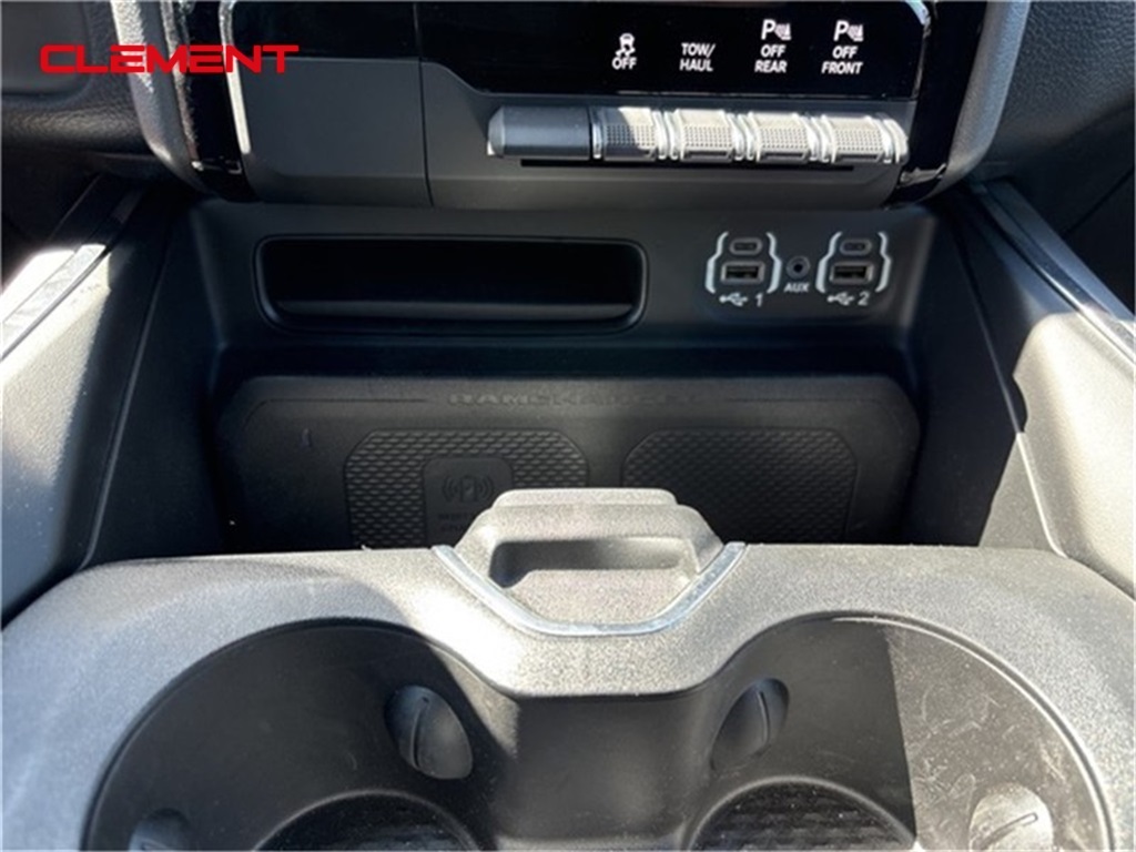 Vehicle image 21 of 34