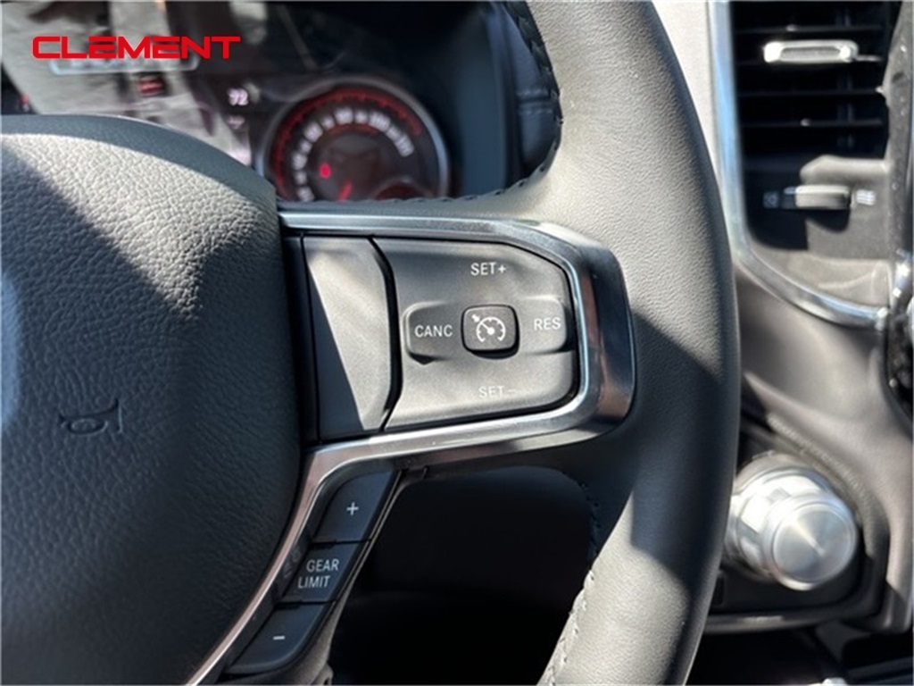 Vehicle image 10 of 34