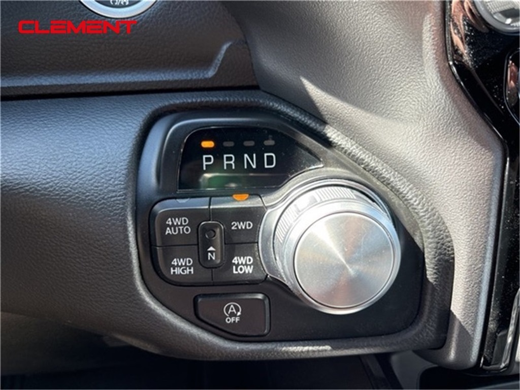 Vehicle image 14 of 34