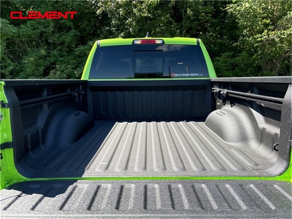 Vehicle image 30 of 34