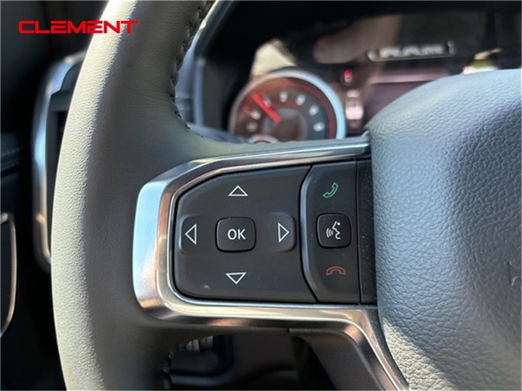 Vehicle image 11 of 34