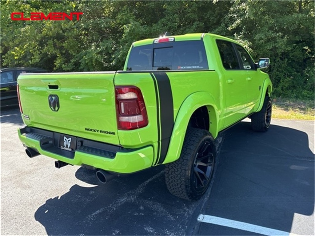 Vehicle image 4 of 34