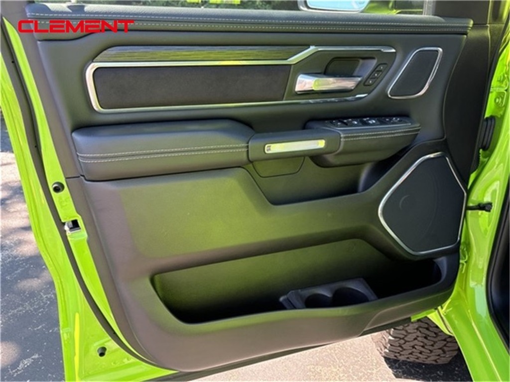 Vehicle image 24 of 34