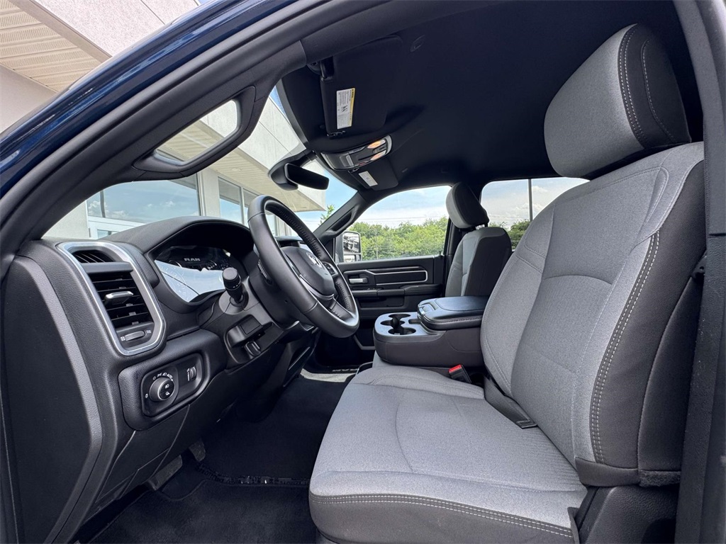 Vehicle image 27 of 30
