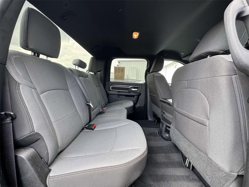 Vehicle image 23 of 30