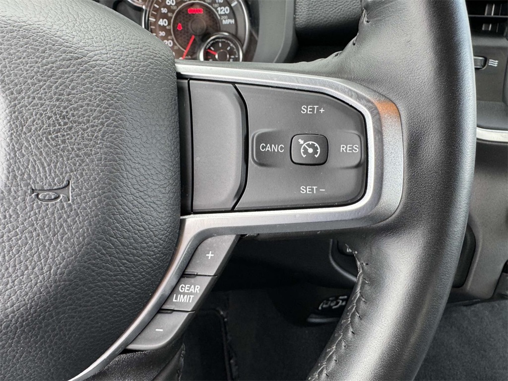 Vehicle image 17 of 30