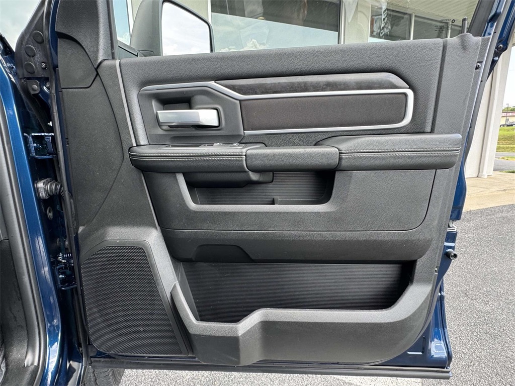 Vehicle image 20 of 30