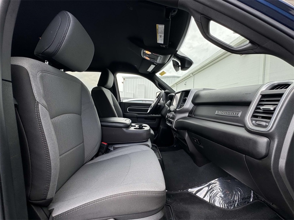 Vehicle image 21 of 30