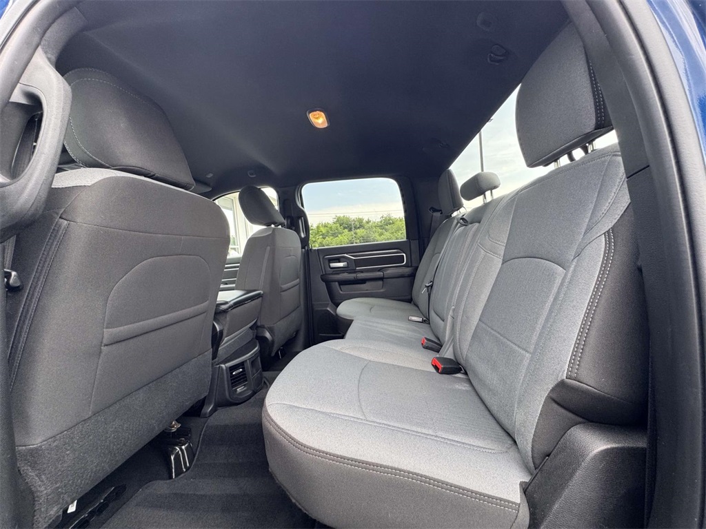 Vehicle image 25 of 30