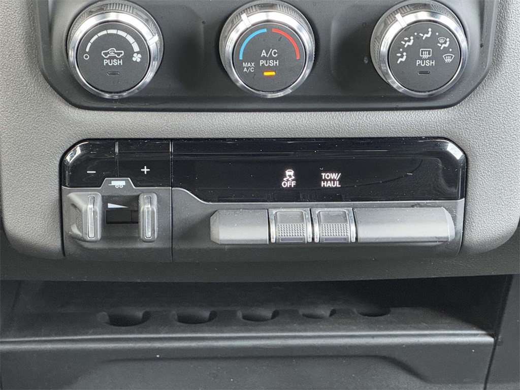 Vehicle image 11 of 30