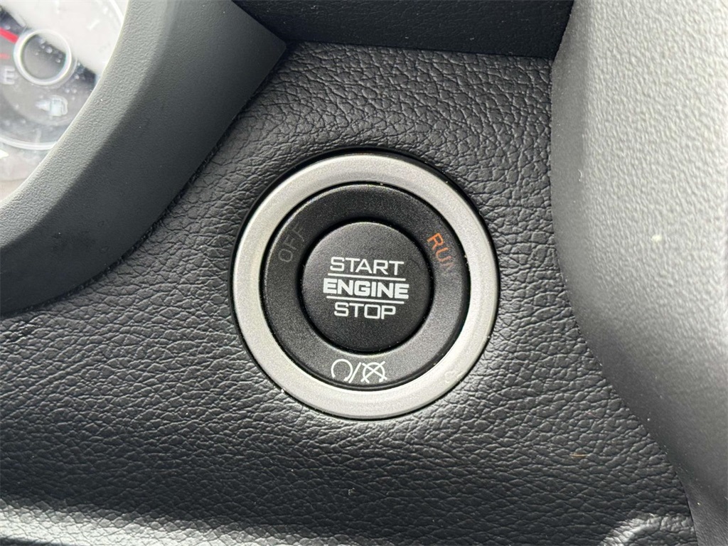 Vehicle image 13 of 30