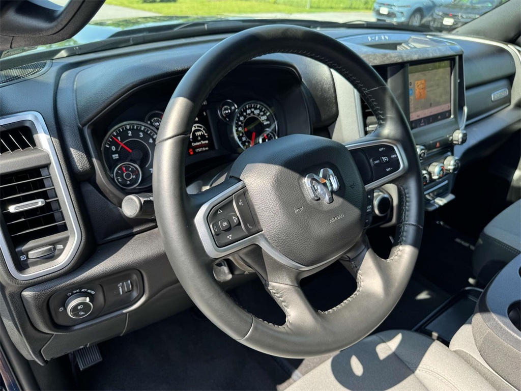 Vehicle image 15 of 30