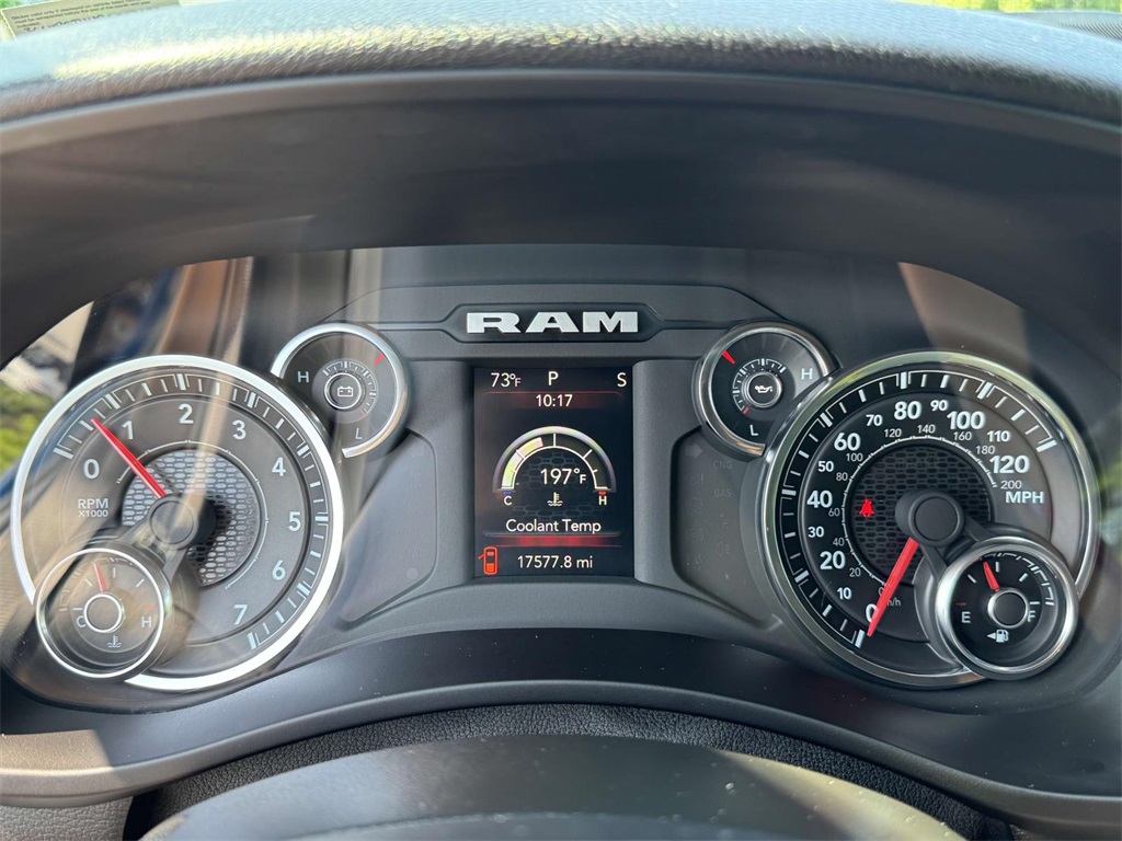 Vehicle image 19 of 30