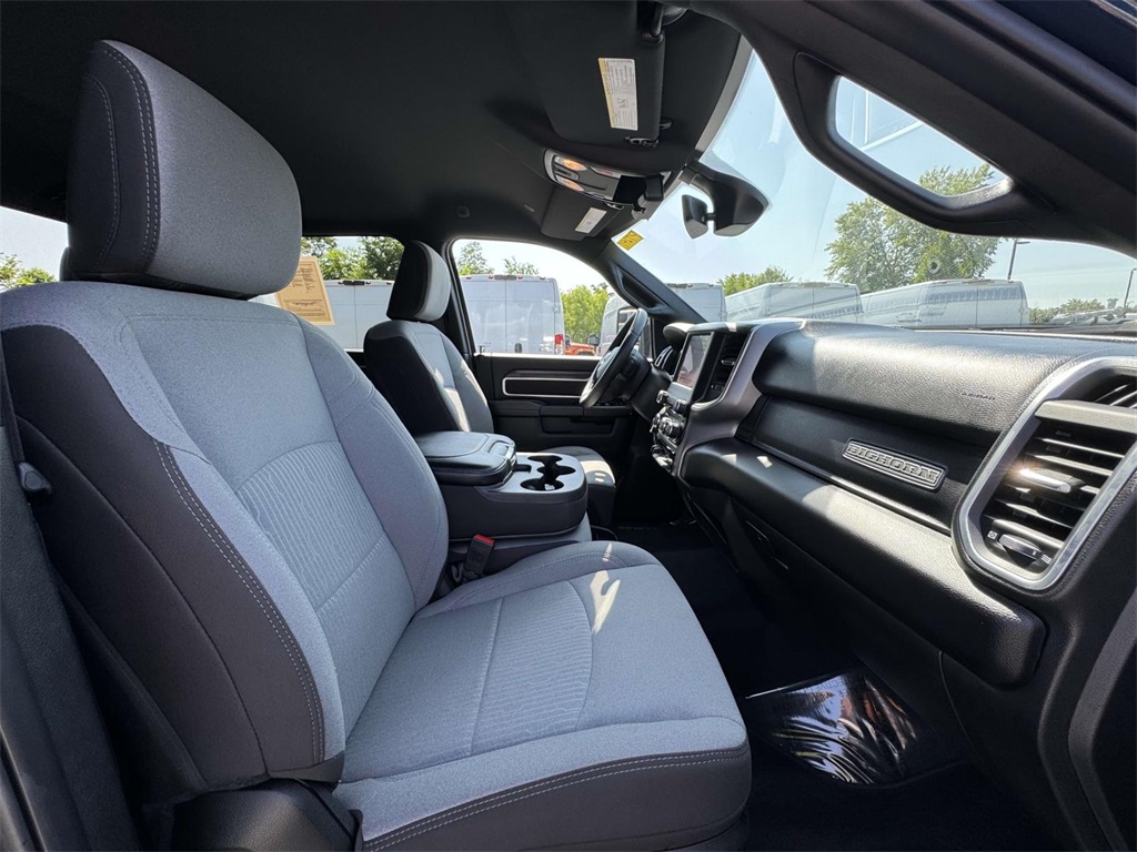 Vehicle image 13 of 30