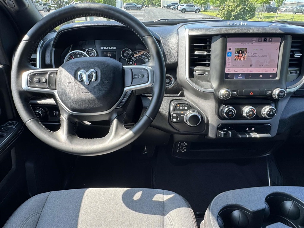 Vehicle image 16 of 30