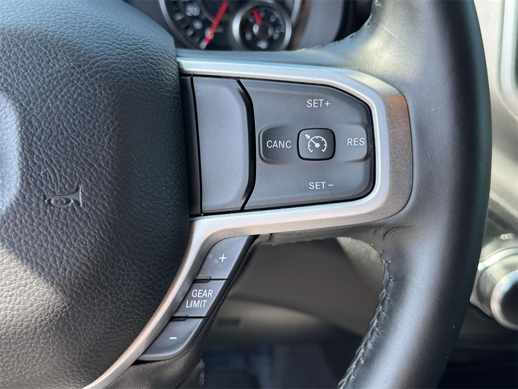Vehicle image 18 of 30