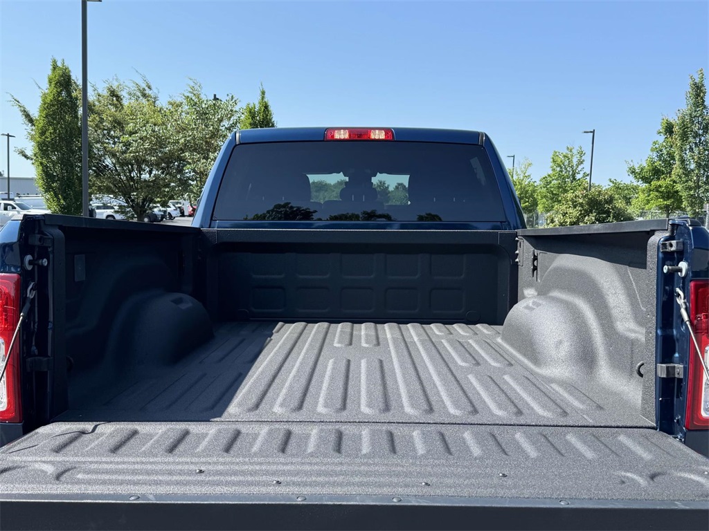Vehicle image 10 of 30