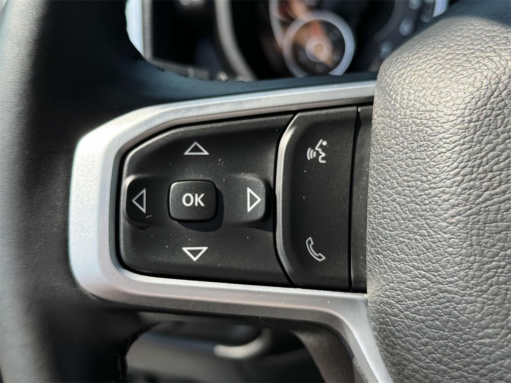 Vehicle image 27 of 30