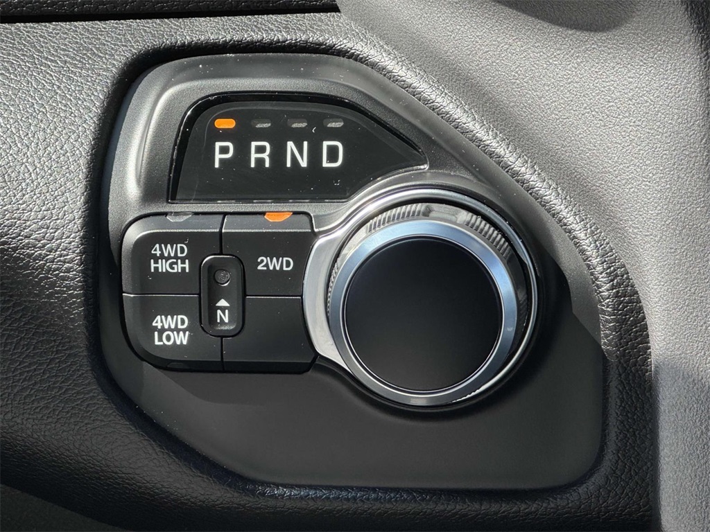 Vehicle image 26 of 30