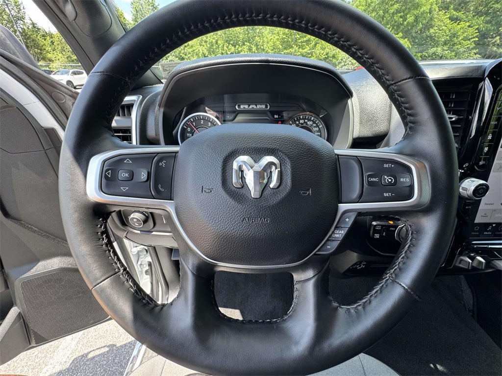 Vehicle image 16 of 30