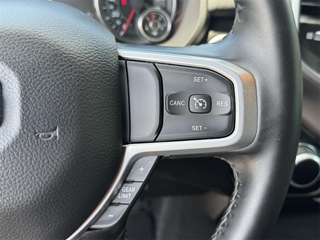 Vehicle image 17 of 30