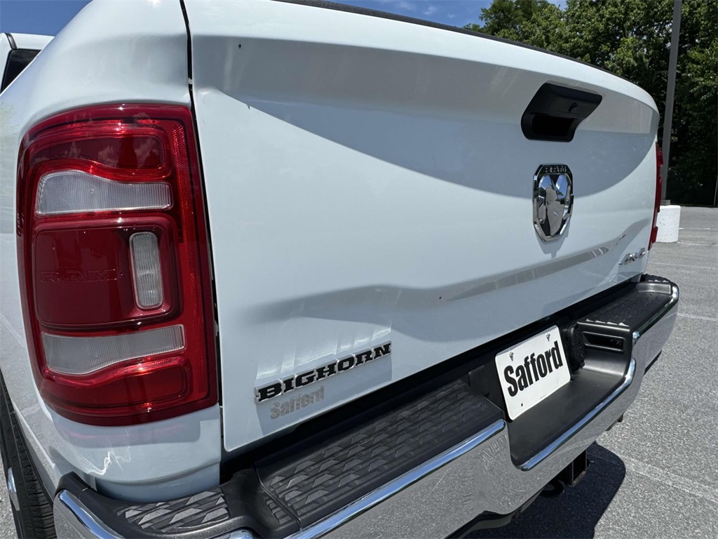 Vehicle image 28 of 30