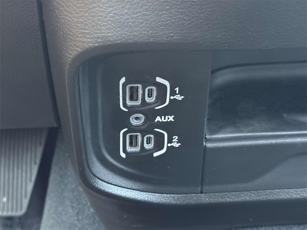Vehicle image 20 of 30