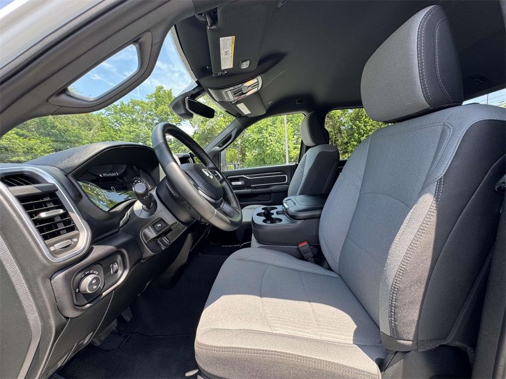 Vehicle image 13 of 30