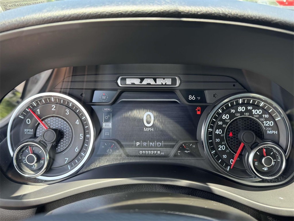 Vehicle image 18 of 30
