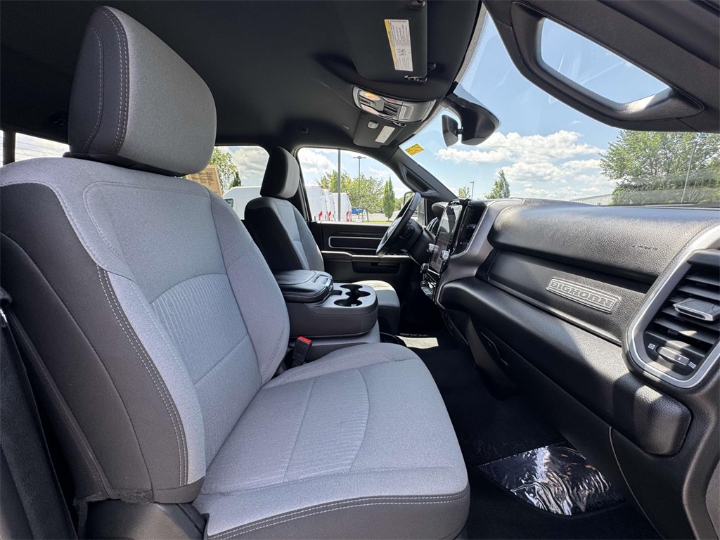 Vehicle image 12 of 30