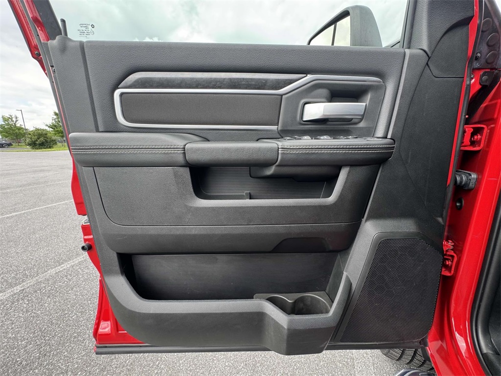 Vehicle image 21 of 30