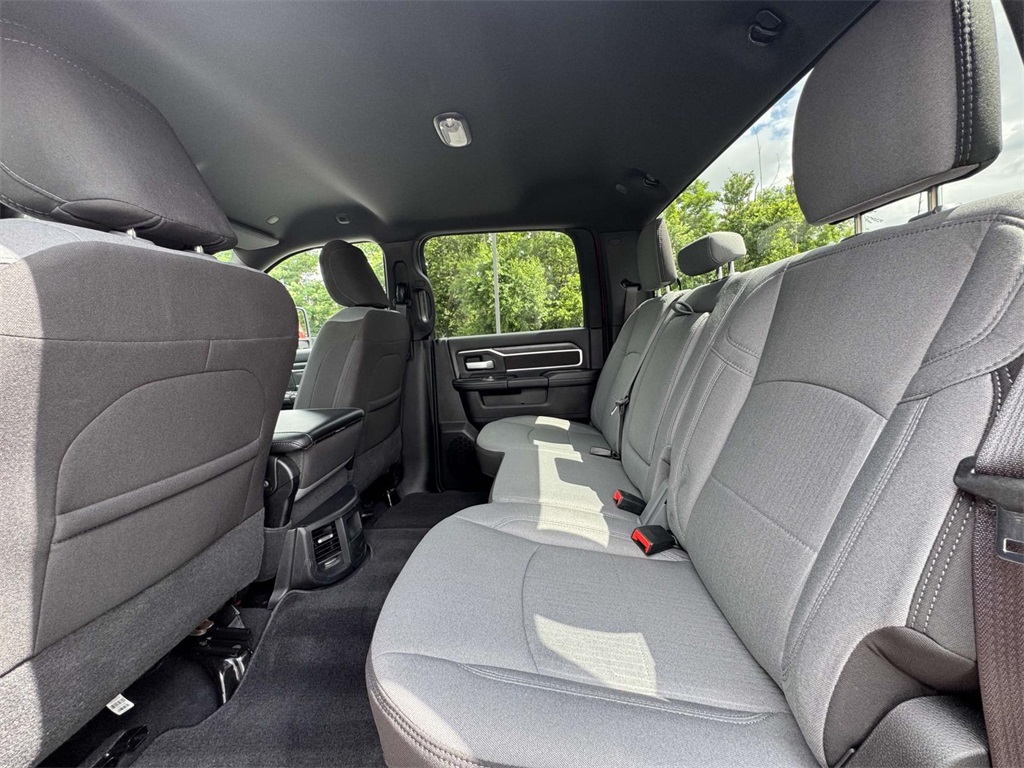 Vehicle image 11 of 30
