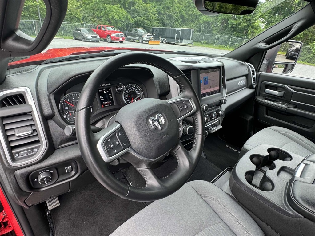 Vehicle image 13 of 30