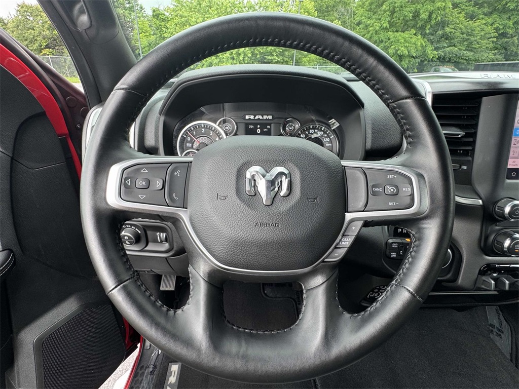 Vehicle image 16 of 30