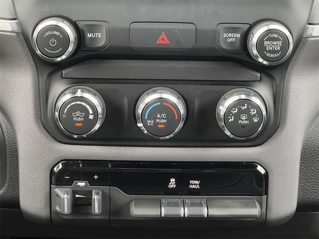 Vehicle image 27 of 30