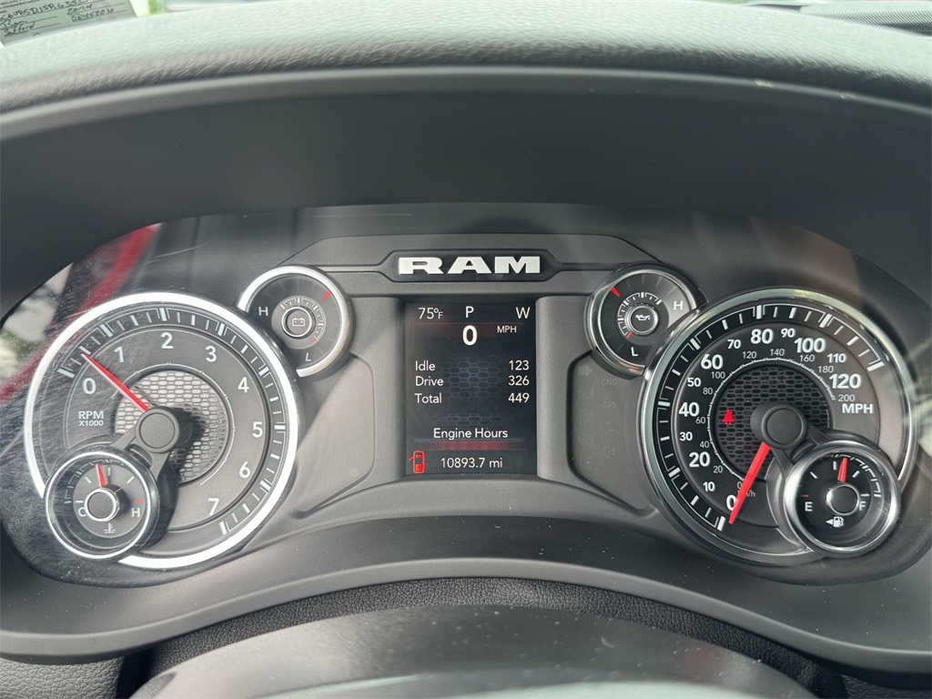 Vehicle image 17 of 30