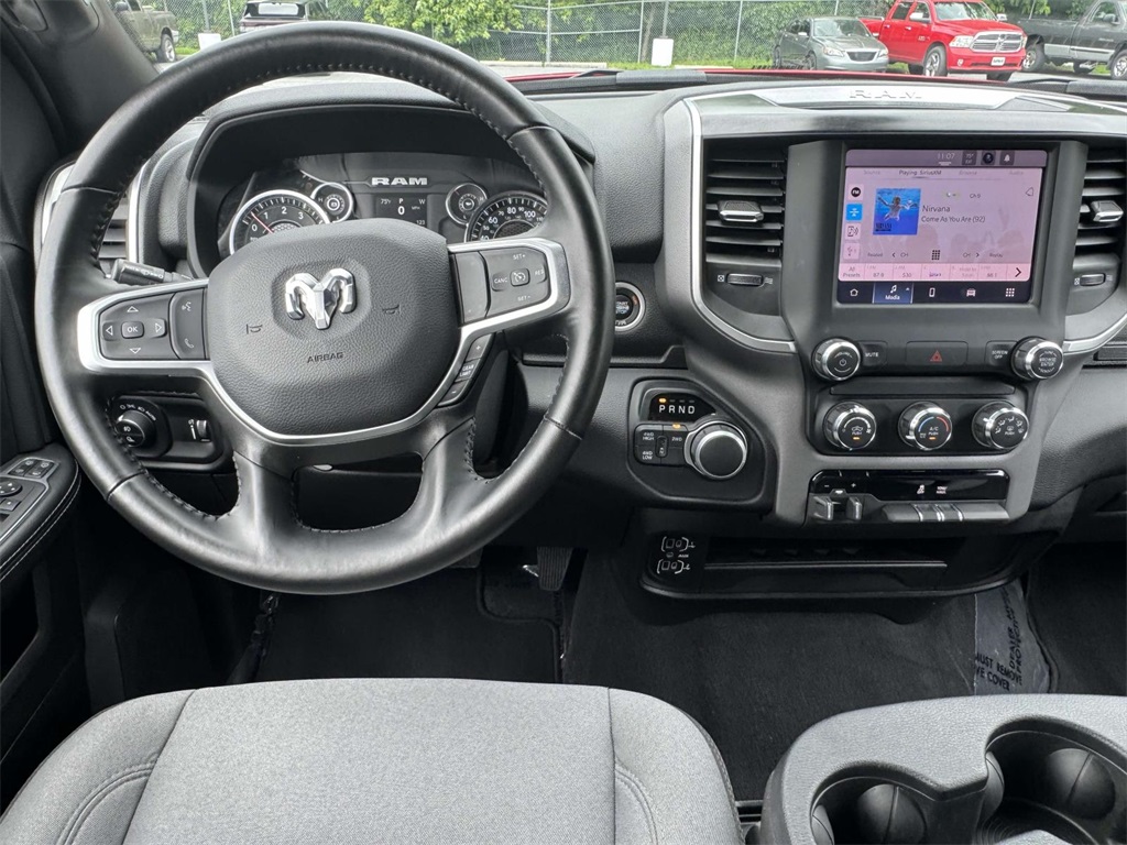 Vehicle image 14 of 30