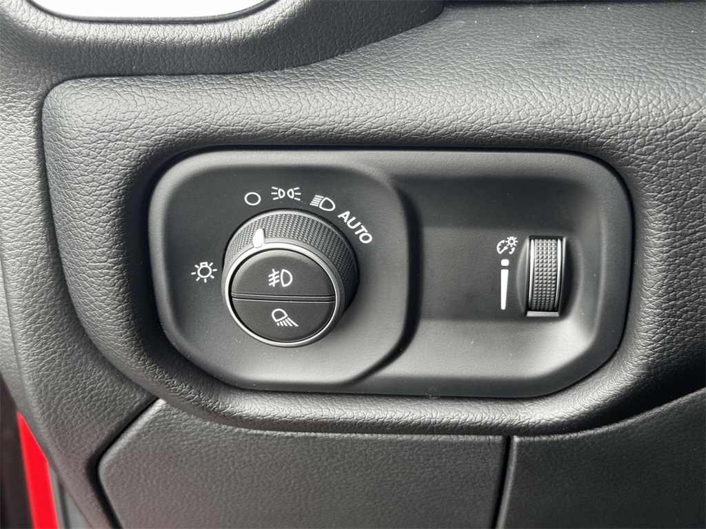 Vehicle image 23 of 30