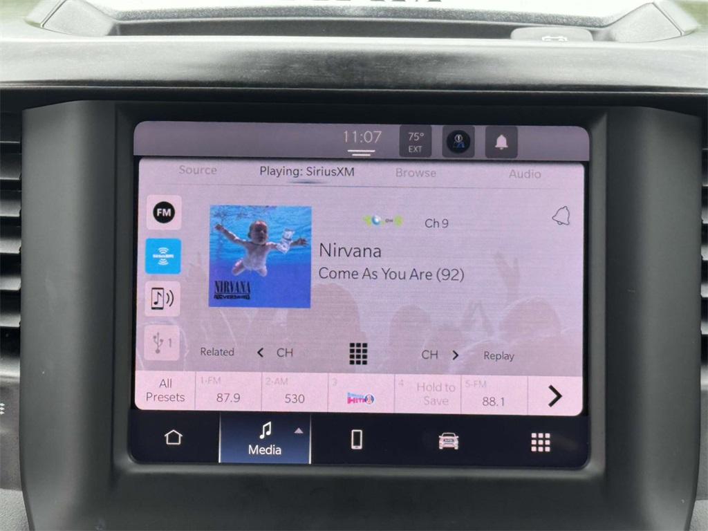 Vehicle image 20 of 30