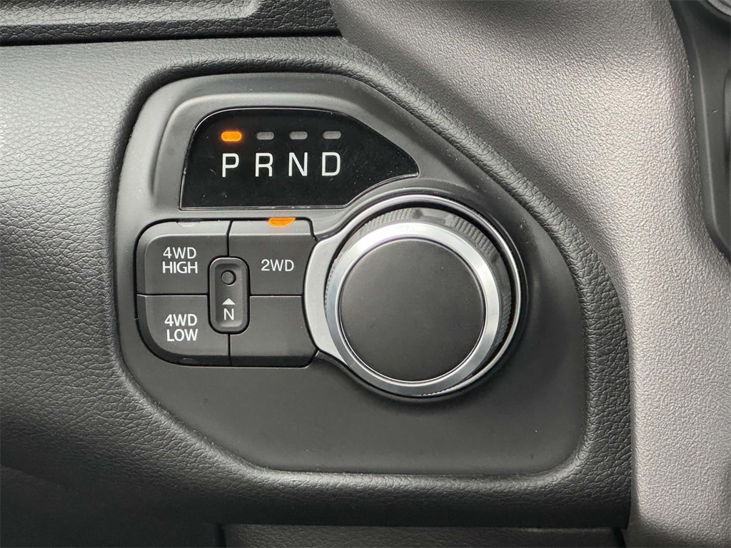 Vehicle image 24 of 30