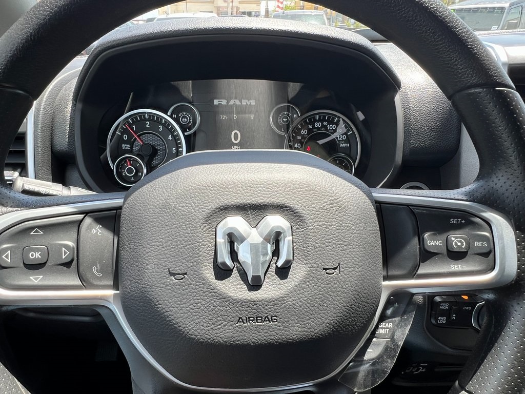 Vehicle image 18 of 24