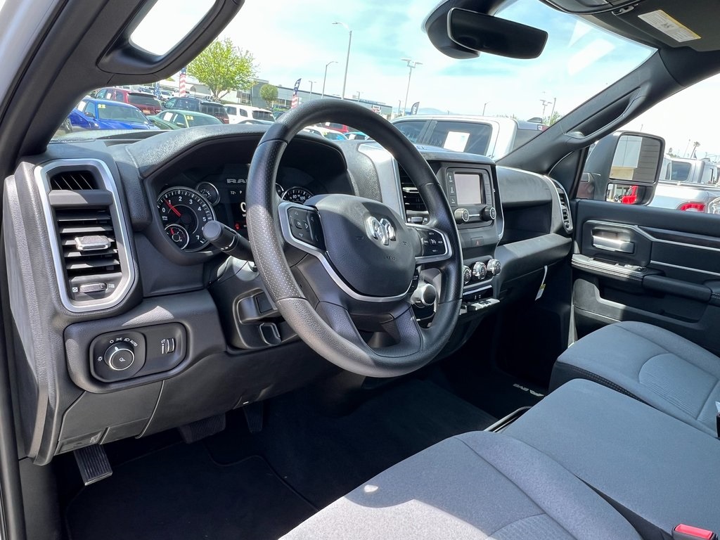 Vehicle image 16 of 24