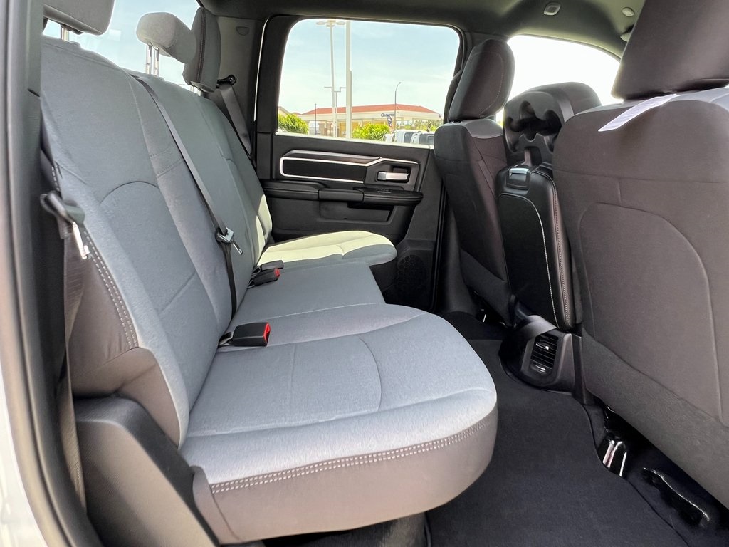 Vehicle image 14 of 24
