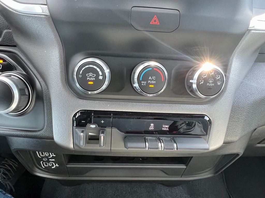 Vehicle image 22 of 24