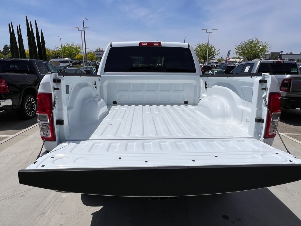 Vehicle image 15 of 24