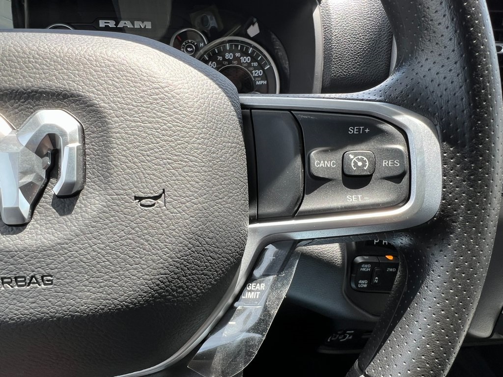 Vehicle image 20 of 24