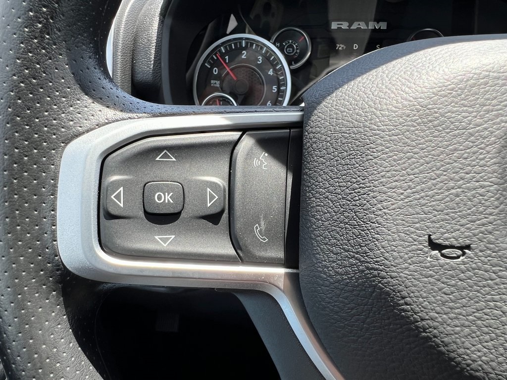 Vehicle image 19 of 24