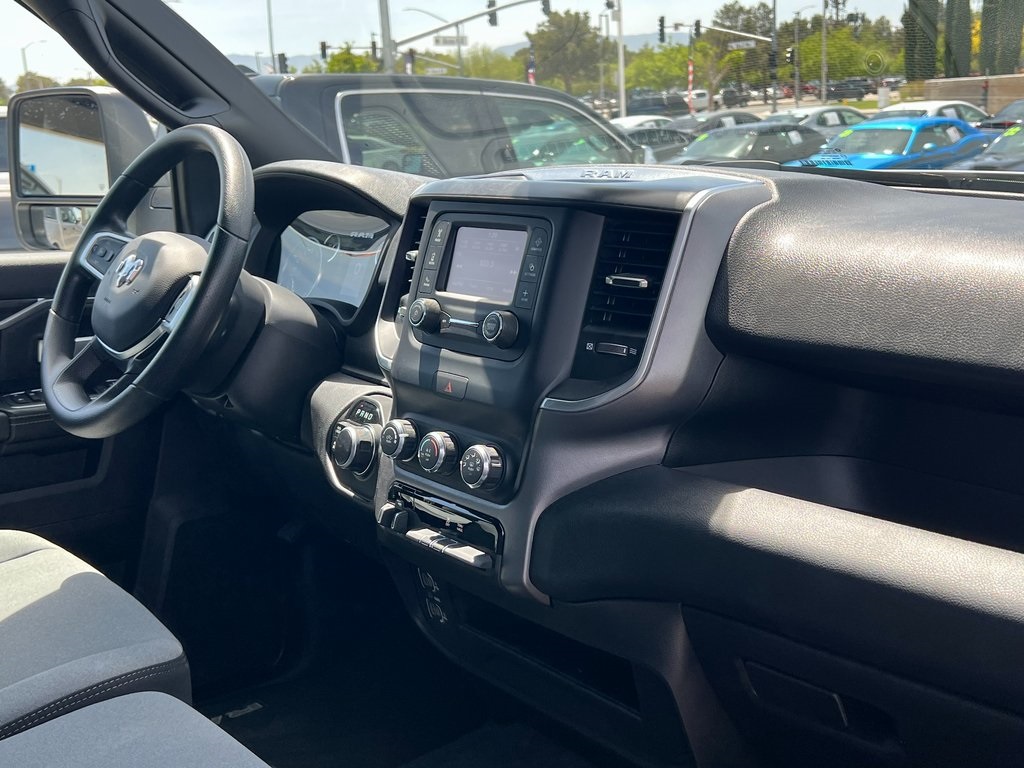 Vehicle image 11 of 24