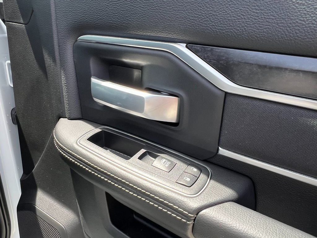 Vehicle image 13 of 24
