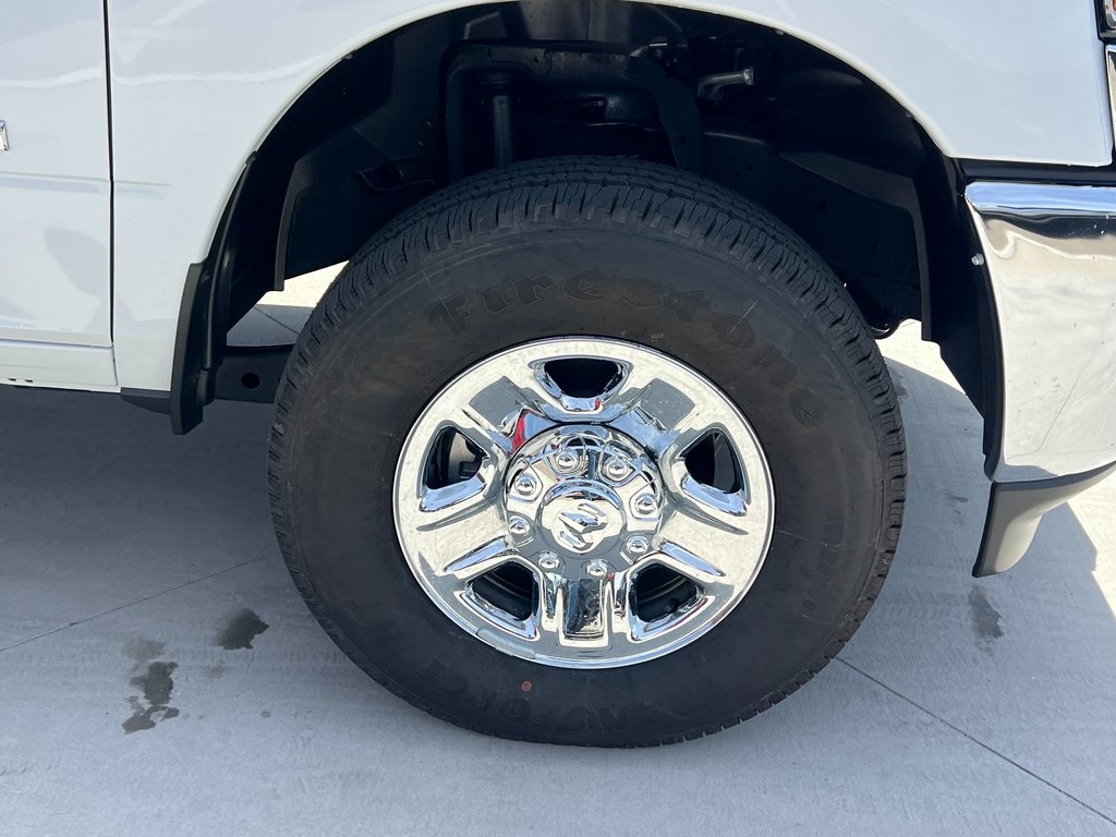 Vehicle image 10 of 24